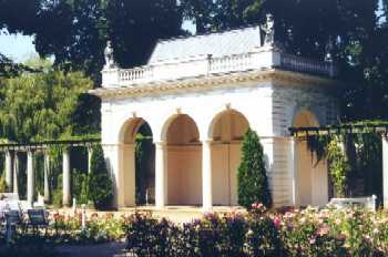 Pavillon im Park