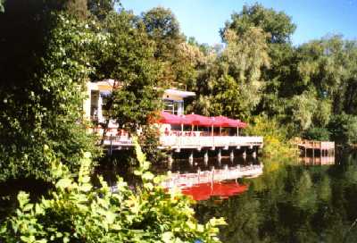 Das Milchhuschen: heute Gaststtte am See, einst Milchsammelstelle